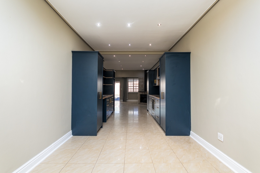 2 Bedroom Property for Sale in Claremont Western Cape